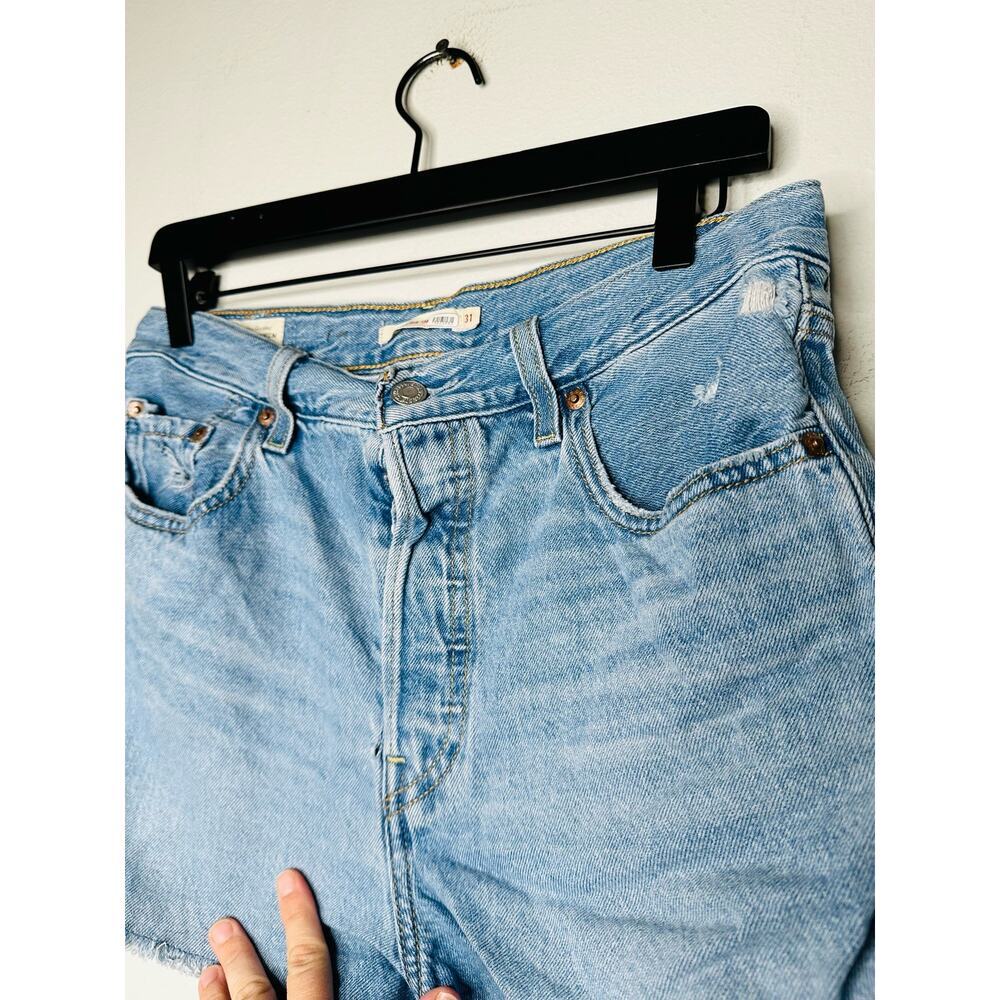 LEVIS Light Wash Ribcage Shorts Five Button Fly Distressed Hemline Shorts 31 - Picture 5 of 11